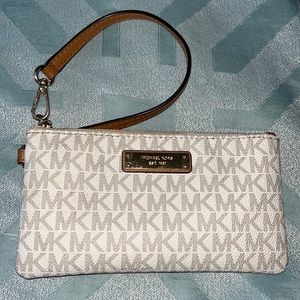Michael kors wrist wallet